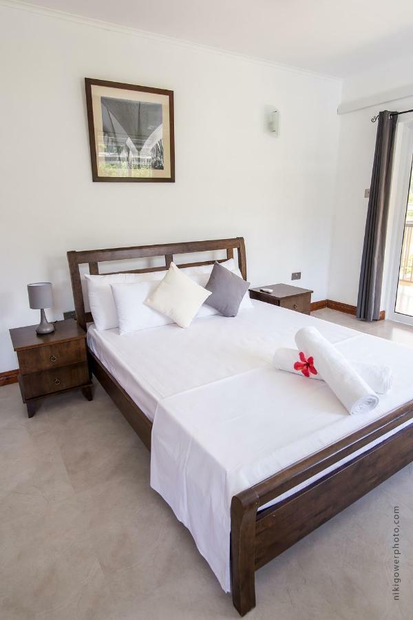 Flora'S Self Catering Apartments Victoria Exterior photo
